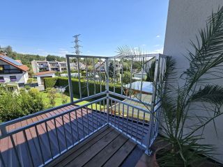 Nástavba zábradlí na balkón a montáž šikmého zábradlí na schodiště. Pokračování našeho předešlého projektu. #production...