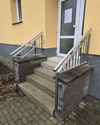 Venkovní nerezové zábradlí ke vstupním dveřím do školky. #production #workout #calisthenics #steel #stainlesssteel...